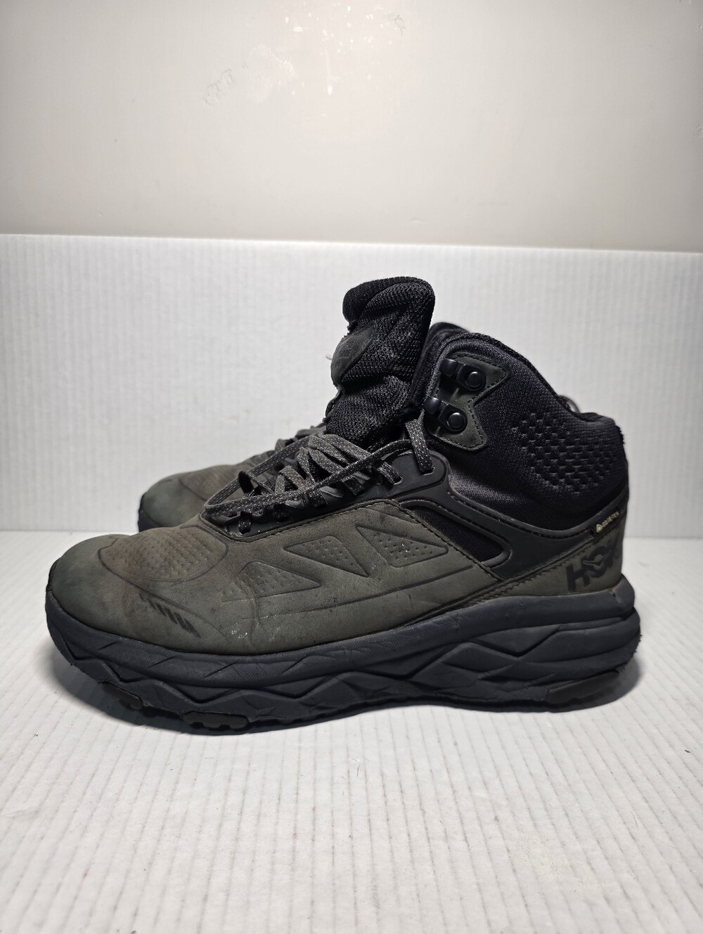 Hoka One One Challenger Mid GTX Men’s 9  Size Black Gore-Tex Waterproof Hiking B